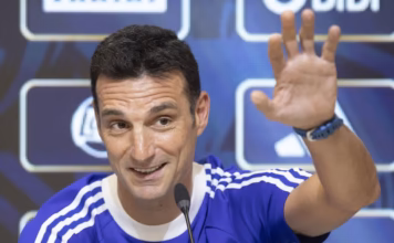 La sonrisa de Scaloni al reencontrarse con un viejo compañero del Deportivo de La Coruña