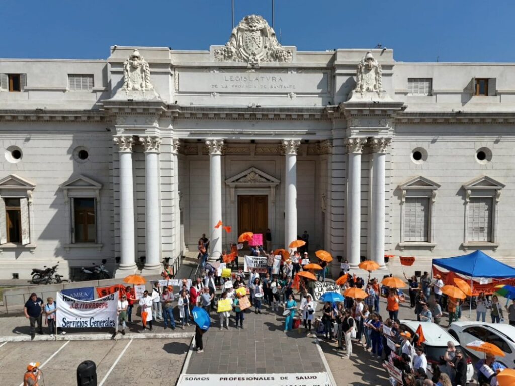 Media sanción en el Senado del pase a planta para el personal de Salud