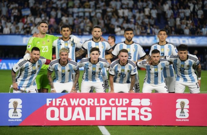 Argentina va por la recuperación frente a un Brasil con urgencias