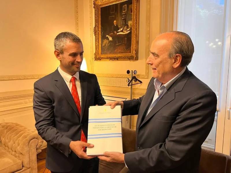 Cuáles son los puntos principales de la ley ómnibus que Milei envió al Congreso