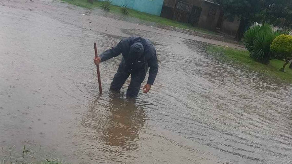 Evacúan a decenas de personas en Santa Fe por las inundaciones tras las fuertes lluvias