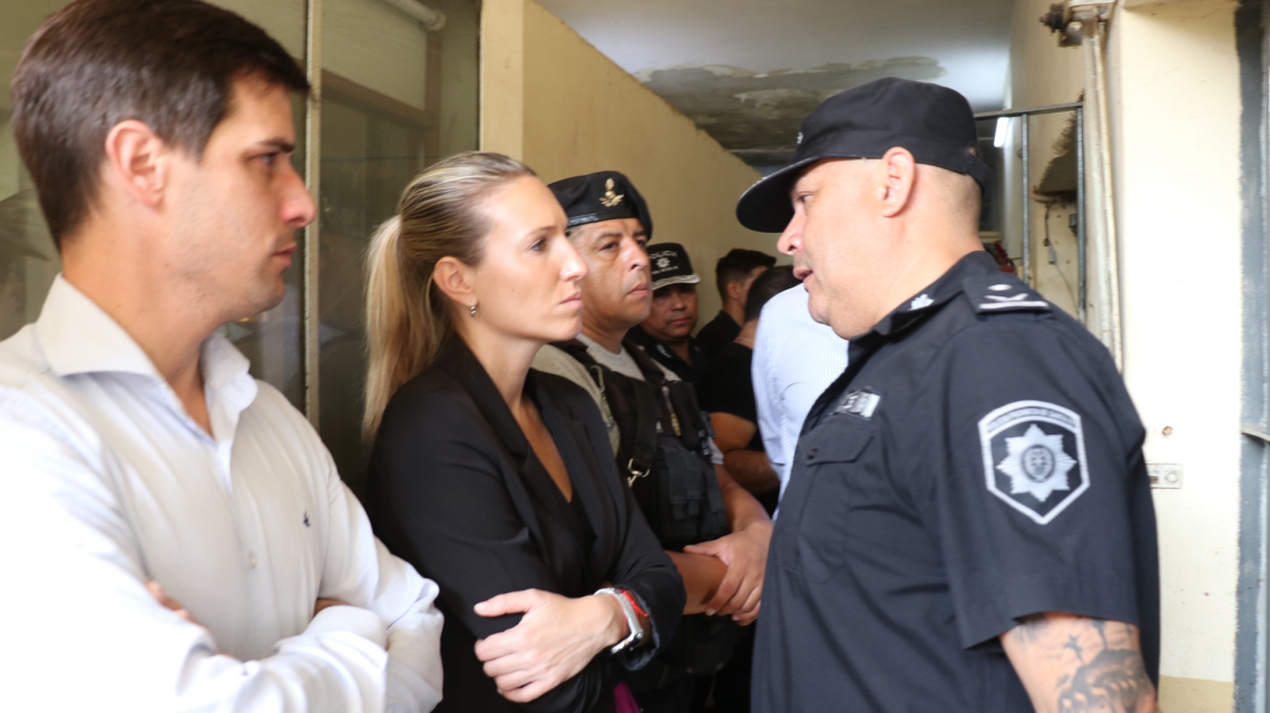 Trasladaron a la cárcel de Las Flores a 25 detenidos que estaban en la Alcaidía de Rafaela