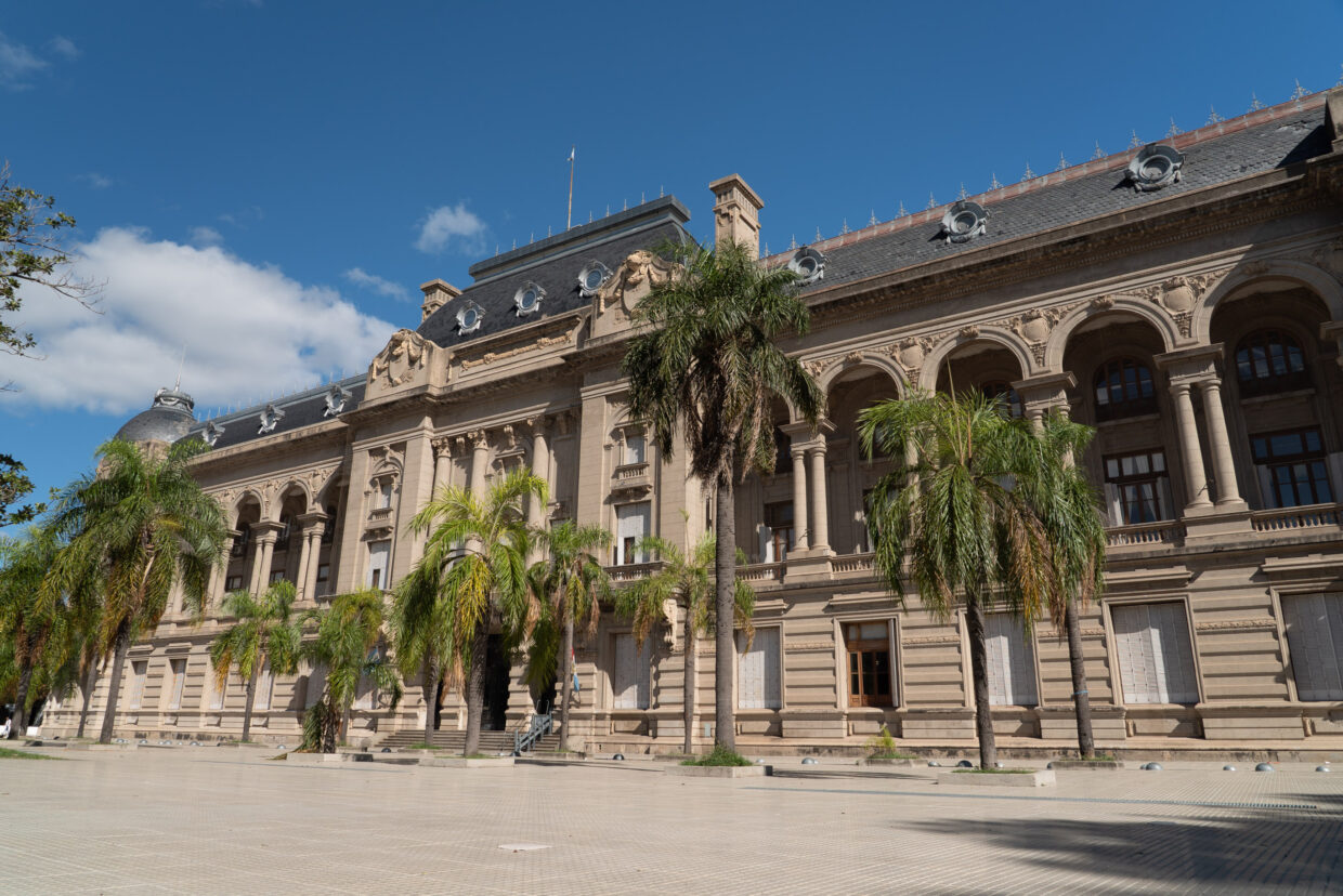 Cuáles son los 170 empleados públicos de Santa Fe que cobraban planes