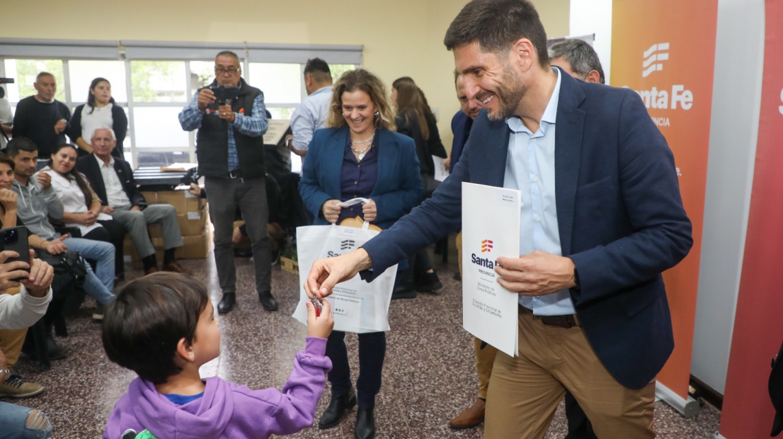 Ordenamos el Estado para que Santa Fe se desarrolle, con más trabajo y crecimiento