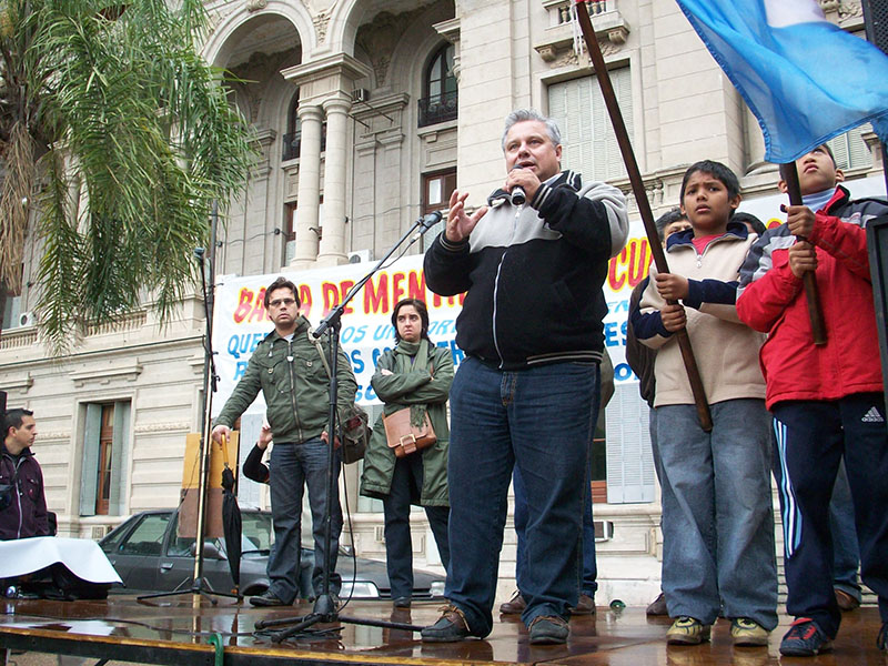 Absuelven a tres sargentos policiales tras levantarse contra el gobierno de Bonfatti
